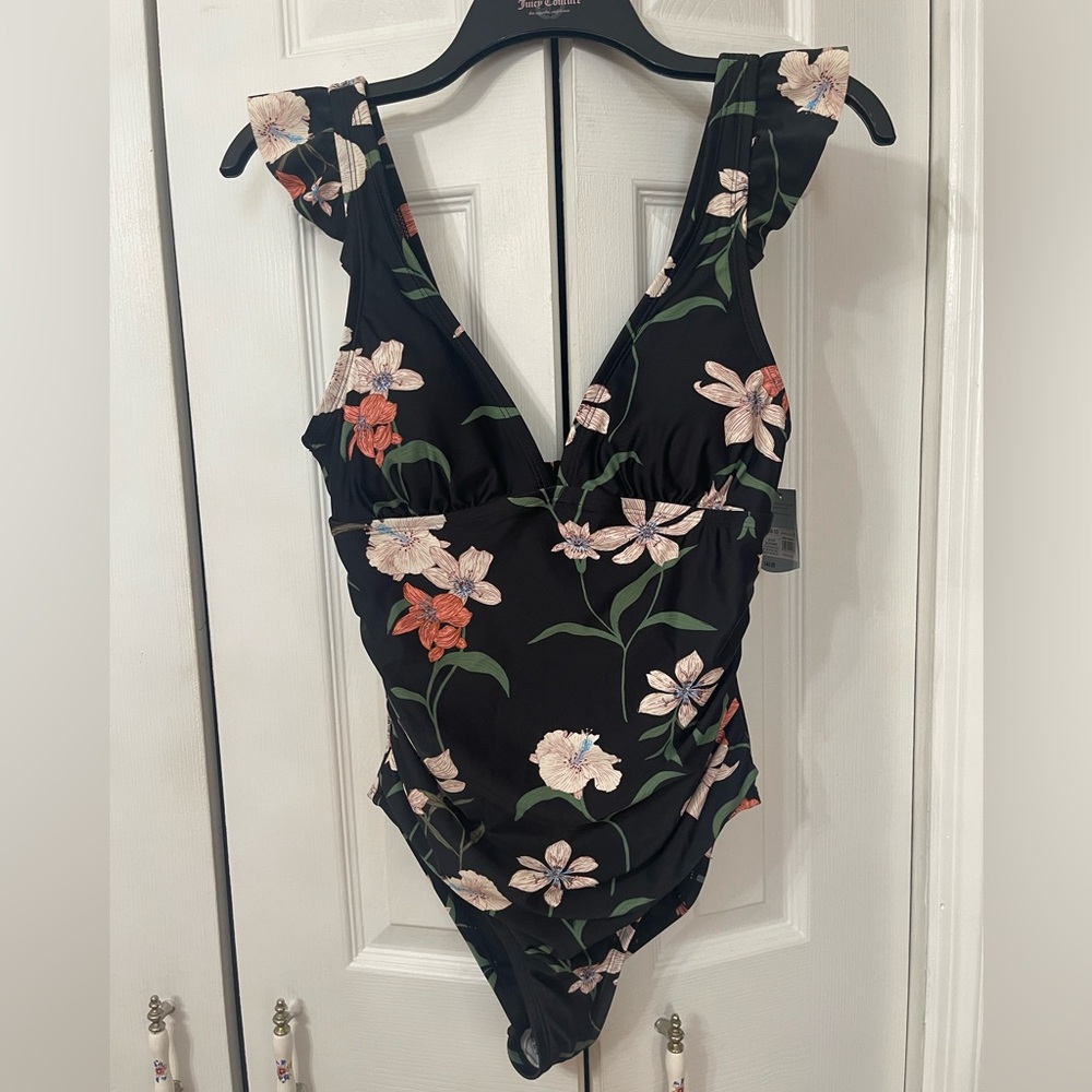 Black Floral Swimsuit With Flutter Sleeve By Shade & Shore Size Medium NWT